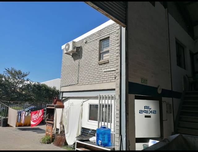 1,000M² WAREHOUSE FOR SALE IN RACING PARK
